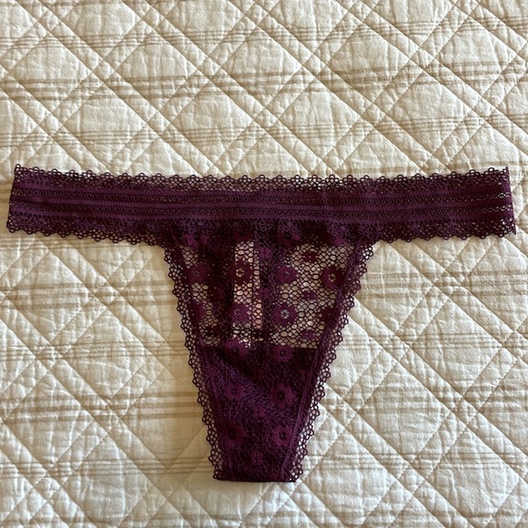 NWT Victoria Secret set of 3 thongs - Sz L - Picture 8 of 10